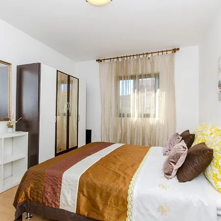 Apartments Derado Supetar Exterior photo