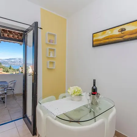 Apartments Derado Supetar Exterior photo